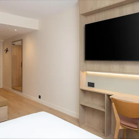 Hampton By Hilton Paris Charles De Gaulle Airport Otel 4*