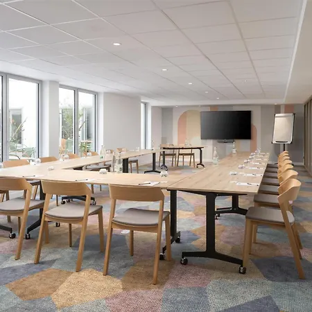 Hampton By Hilton Paris Charles De Gaulle Airport Otel 4*