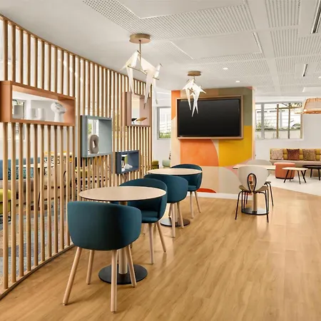 Hampton By Hilton Paris Charles De Gaulle Airport Otel 4*
